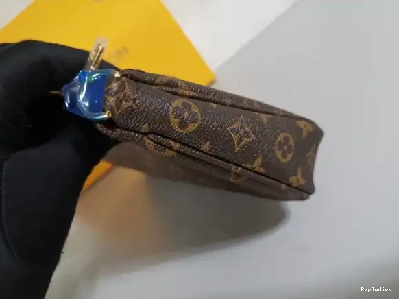 Cheap VUITTON LOUIS MULTI PRELAUNCH EXCLUSIVE - POCHETTE ACCESSOIRES DIGITAL 0616